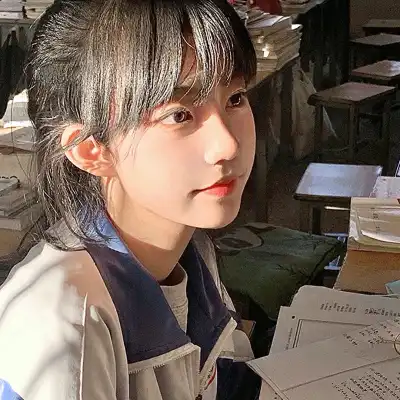 钟由希